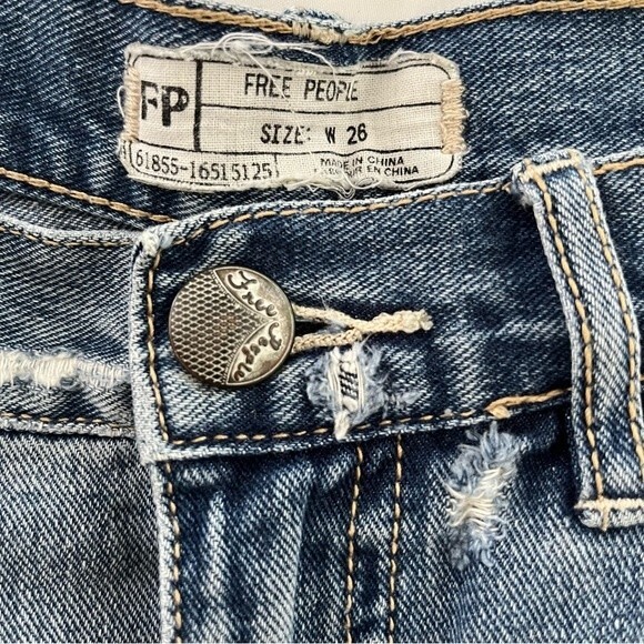 Free People Denim Jean Shorts with Lace Trim, Size 26 NWOT - Picture 8 of 11